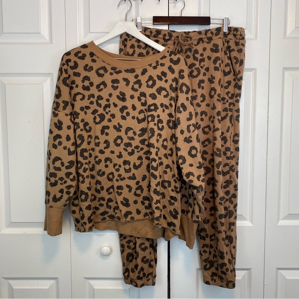 Womens XL Leopard Print Matching Set